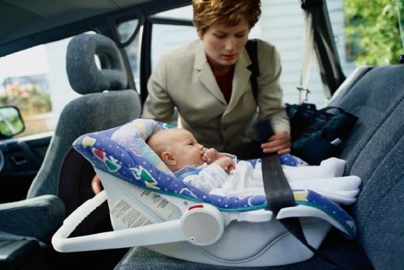 Bebek koltuğu: kaç yaşında ve ne?