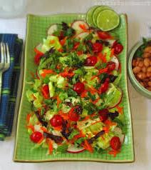 Şenlikli bir tablo için hafif salatalar: çeşitli tarifler